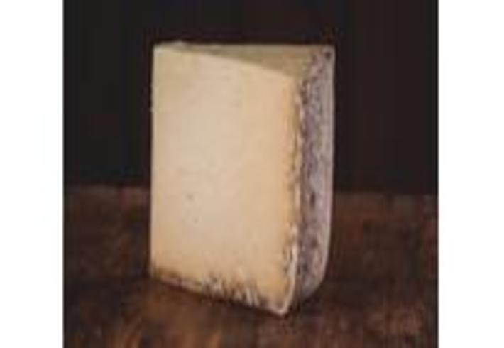 Cantal entre-deux lait cru
