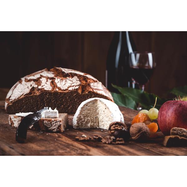 Fromage Le Gaperon, fromage d'Auvergne au lait de vache, ail et poivre