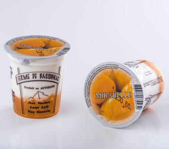 Yaourts sur lit de confiture de mirabelle par 4